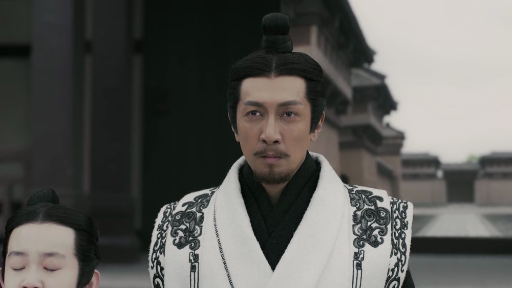 《大秦赋》父亲背叛大王,芈华以死谢罪,扶苏痛哭求大王放过母妃_腾讯