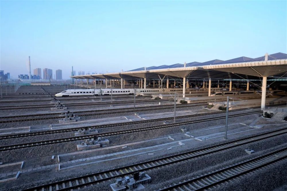 咸阳北站礼泉南站乾县站永寿西站彬州东站银西高铁是我国"八纵八横"