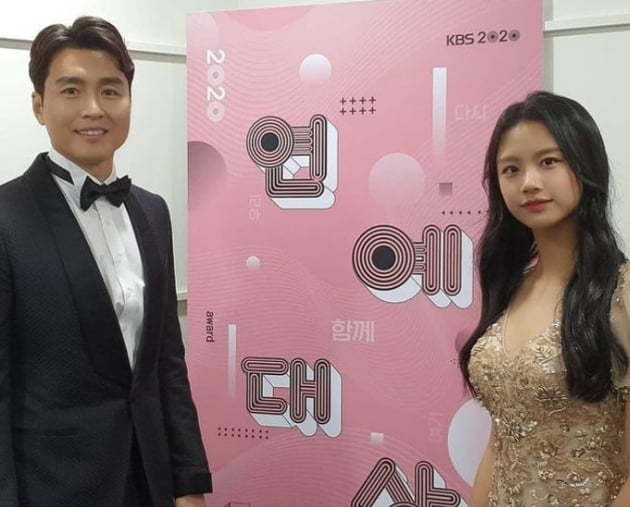 李同国大女儿颜值惊呆众人,14岁就是完成式美貌!