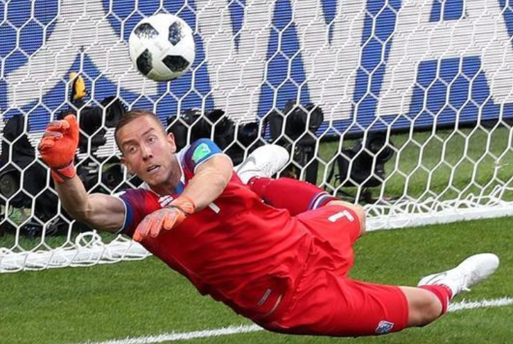 门将收到梅西的"射球啤酒",啤酒公司陷梅西于不义,文化差异?