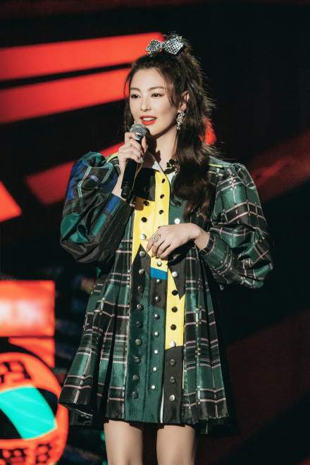 脱口秀有爱瞬间张雨绮蓬蓬的像气球杨幂法令纹瞩目撩起头发自嘲发际线