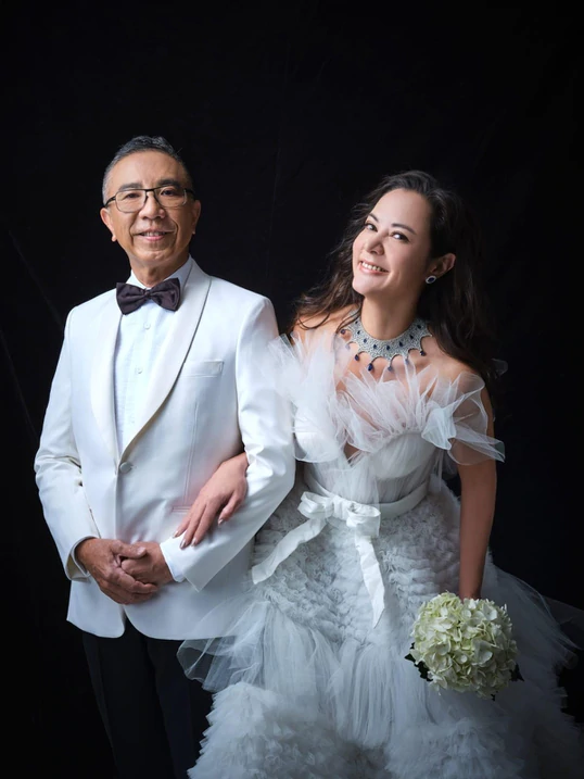 的香港名媛,知名富三代,九龙巴士的创办人雷亮的孙女雷怡晖 (amanda)