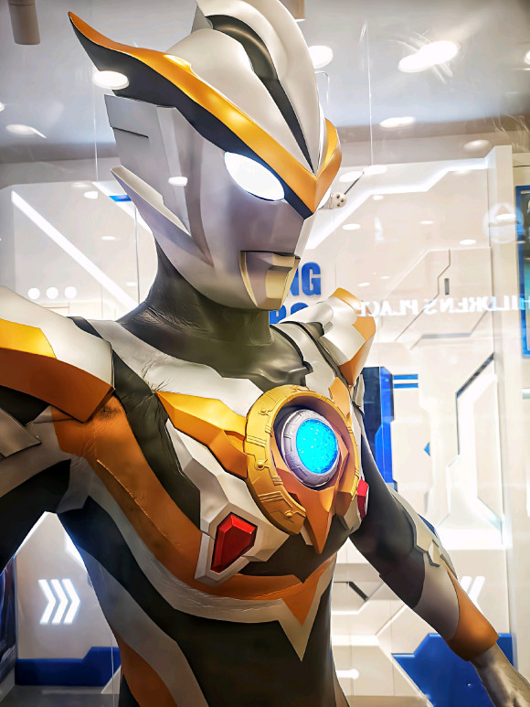 罗布奥特曼皮套公开指示灯极为瞩目侧面照令人惊呼帅哥你谁