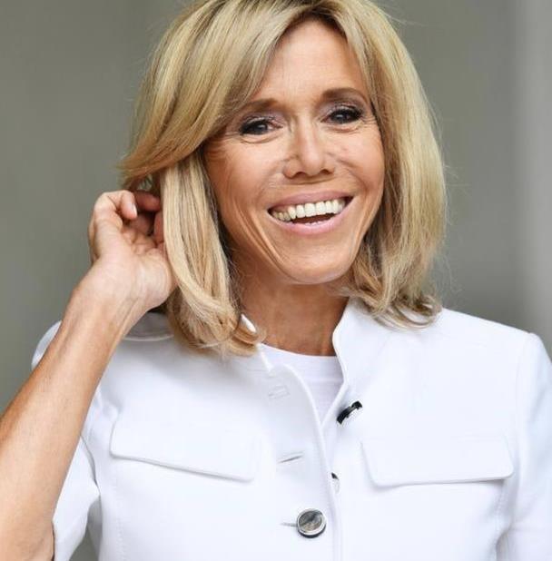 布丽吉特年轻时有多美泳装照曝光又嫩又可爱15岁马克龙没爱错