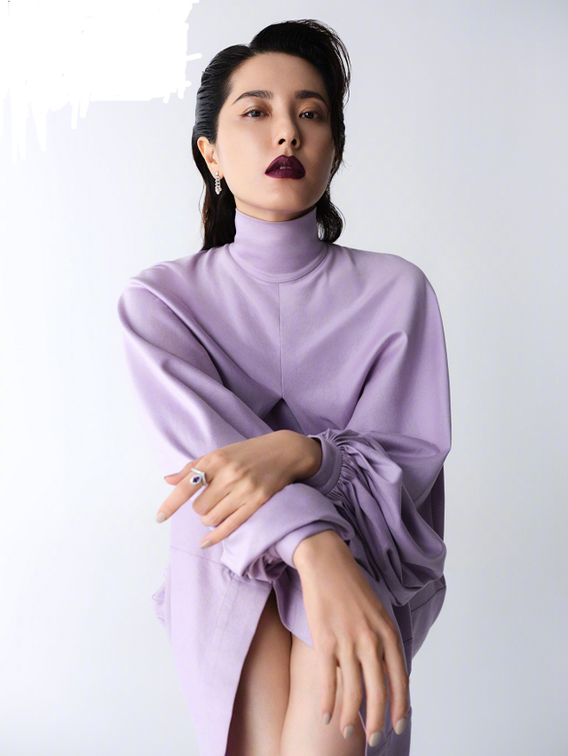 曾黎罕见画烟熏妆看着还带着一种风尘感气质都变得俗气了