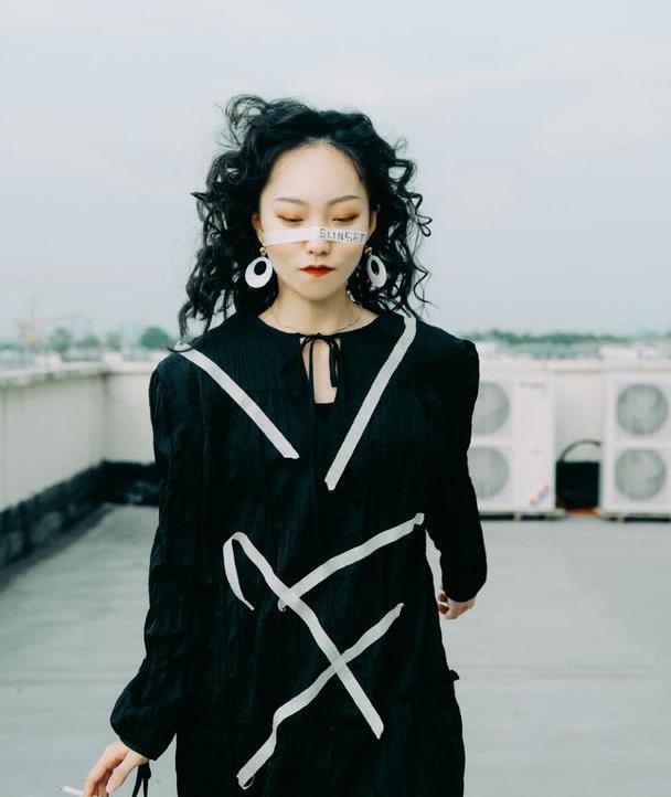 看走眼了!"疯产姐妹"贝勒爷私下穿衣像超模,气质高冷一点不秃