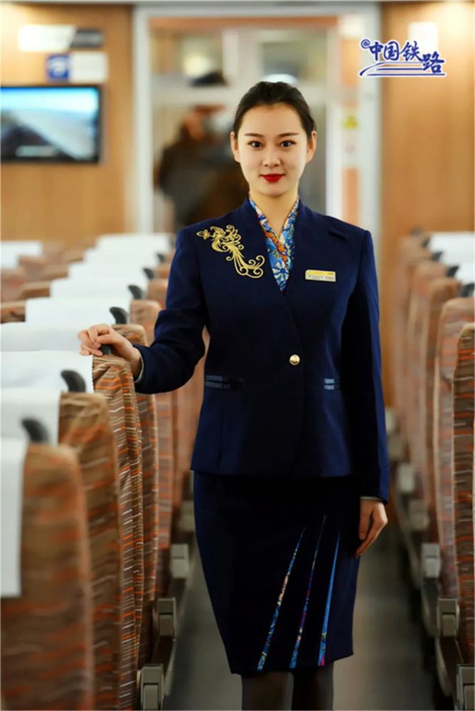 蓝制服配蓝复兴号!银西高铁乘务组整装待发