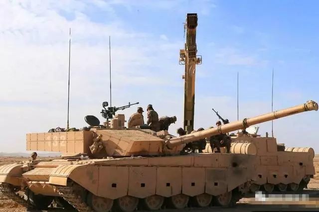 沙漠迷彩的99a主战坦克已经脱胎换骨.