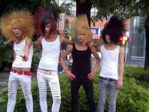 虽然四位杀马特的名字无法追溯,但杀马特的形象一直深深扎根于人们的