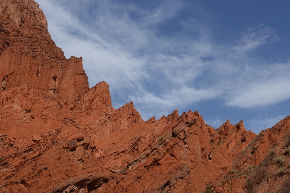 峡谷景区内需要全程步行游览,沙石路面行走需注意穿着轻便且包裹性强