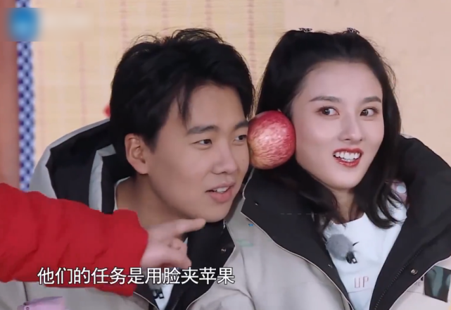 郭麒麟再次搭档宋祖儿台上互动太甜后台嘉宾都忍不住嗑cp