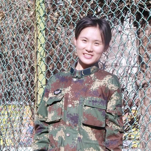 左滑一下见证这群火箭军女兵的蜕变!