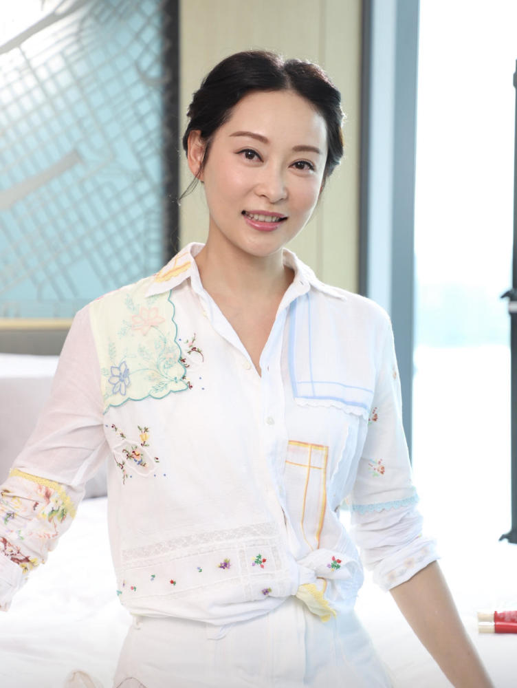 杨卓娜曾不敌压力想轻生加入tvb没想过离巢直言减产不开心