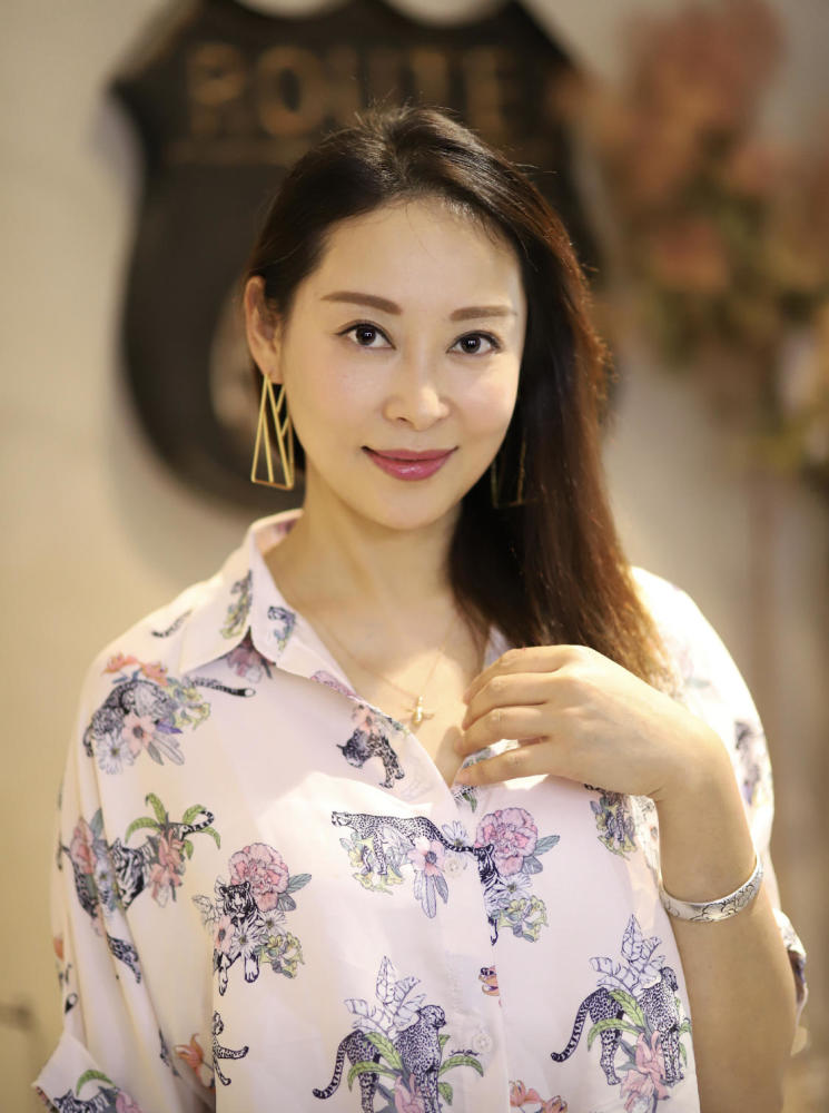 杨卓娜曾不敌压力想轻生加入tvb没想过离巢直言减产不开心