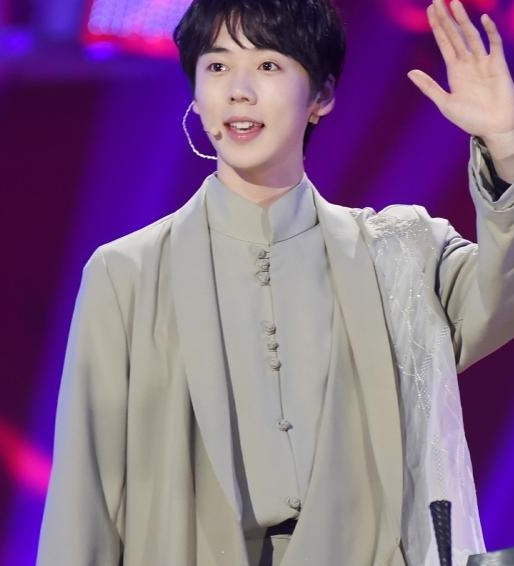 华彩少年》开播,选手履历让人惊讶,清华学霸也参加选秀?_腾讯新闻