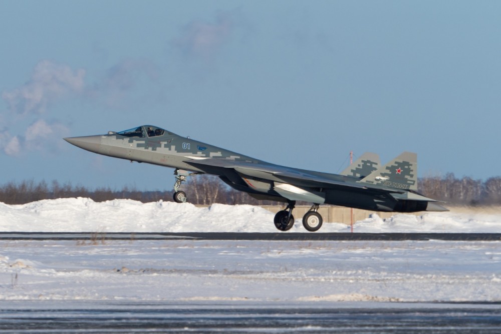 提供给俄罗斯军方,而第一架配备二级发动机的苏霍伊-57将于2022年组装