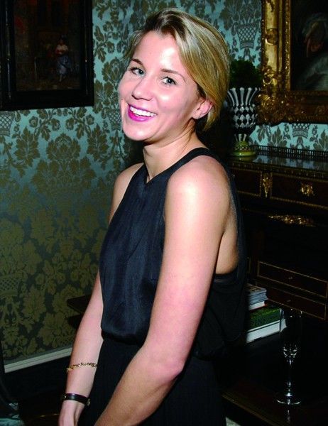 家丑不可外扬!拜登的侄女服用药物,酒驾撞树,认罪后却没有坐牢