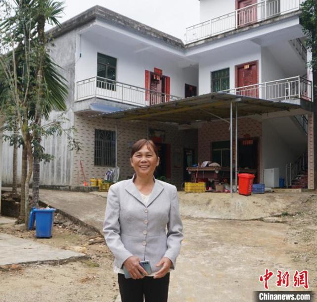中新社记者 王辛莉 张茜翼 符宇群67岁的黎族阿婆陈香兰今年在自家二