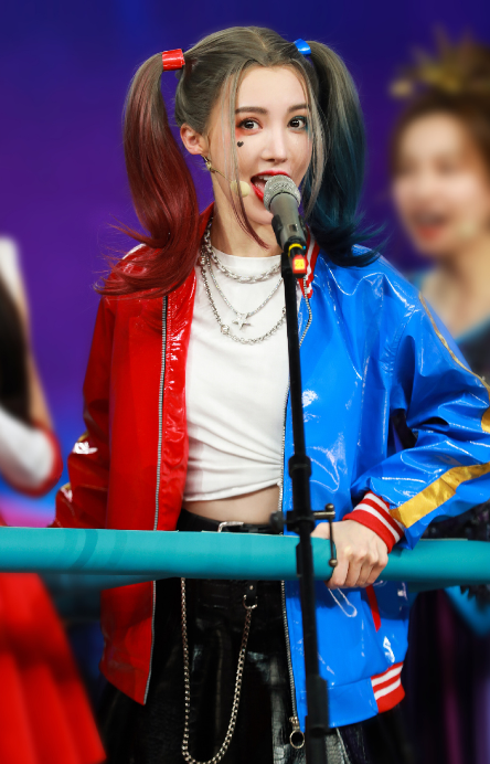 金晨cos小丑女看清她穿渔网袜的腿哪个女生看了不嫉妒