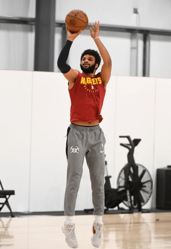 签下贾马尔61穆雷!new balance正式向nike发起冲击_腾讯新闻