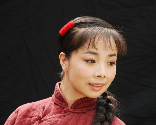 星光大道走红,被评国家一级演员,却不忘初心资助贫困生回乡放羊_腾讯