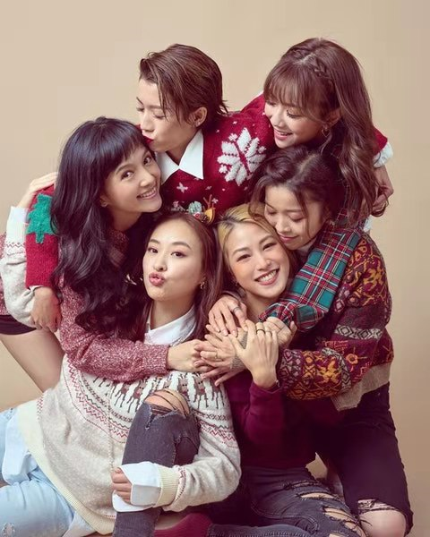 tvb当红小花分享圣诞造型大片宣布组六人闺蜜团si04xters