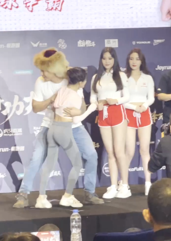 古阿扎同小野马上演肉蛋冲击f杯动起来太顶了