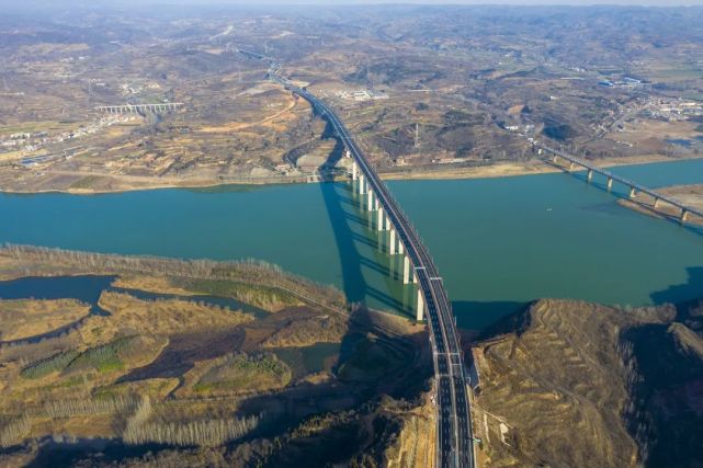 济源至洛阳西高速公路正式通车