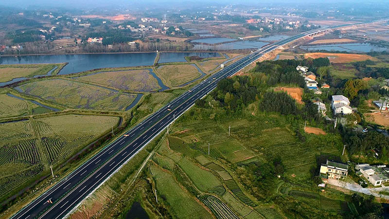 蕲春至太湖高速公路蕲春西段通过交工验收