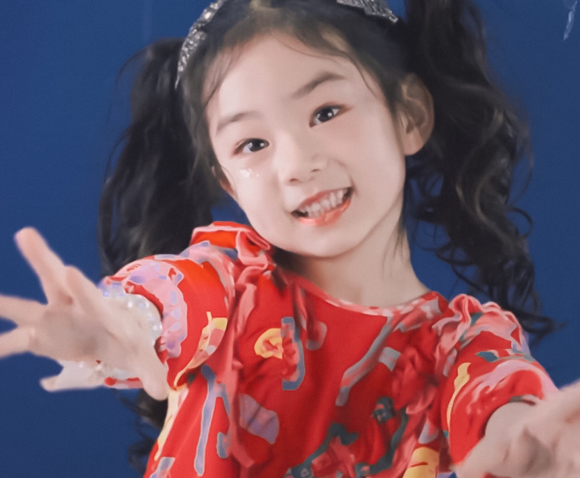 戚薇圣诞节"搞怪",lucky化身波妞可爱值爆棚,一家人好幸福_腾讯新闻