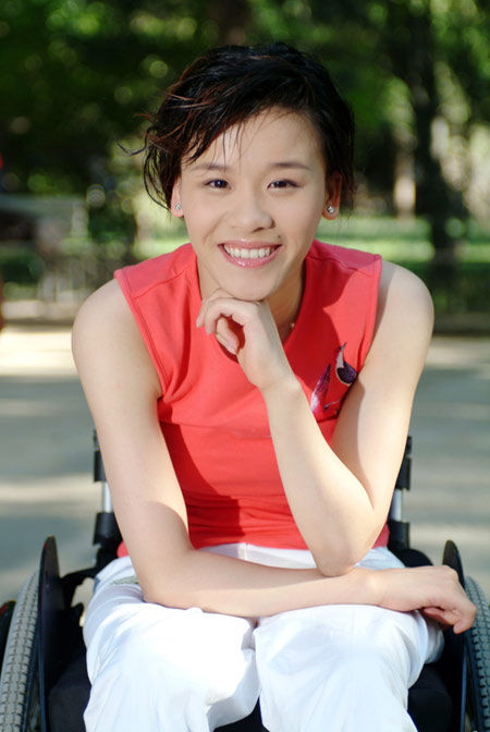 桑兰比赛失误导致瘫痪冒高风险产子今38岁生活幸福