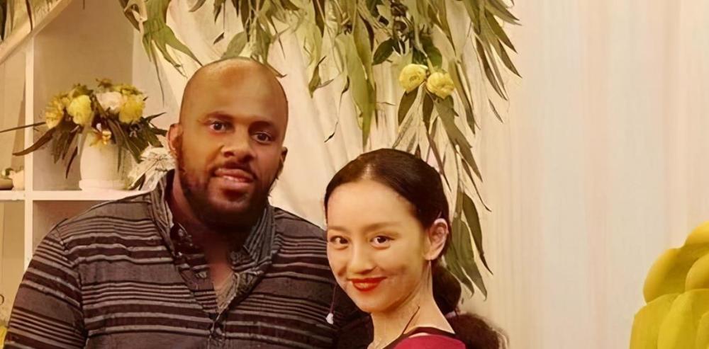 童年女神叶彤曾与释小龙合作拍戏嫁给黑人后大变样