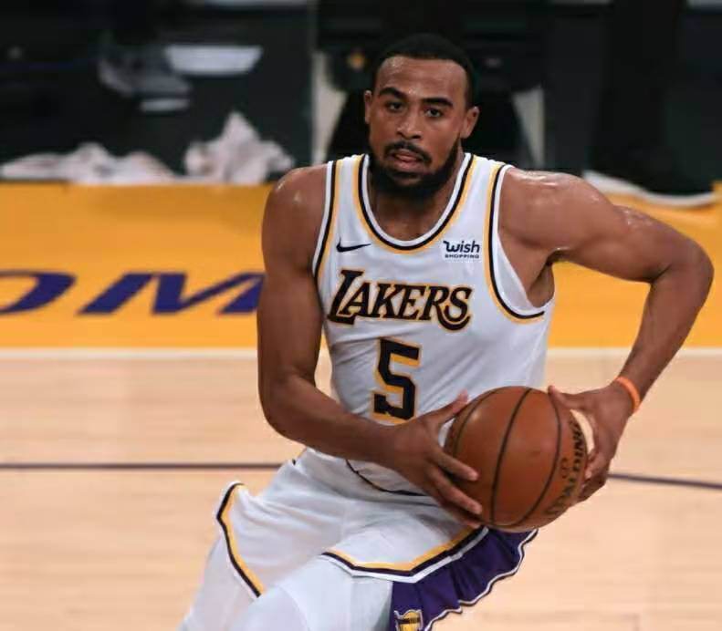 湖人输球仍有亮点:施罗德赛季最佳表现,塔克顶替卡鲁索攻防高效