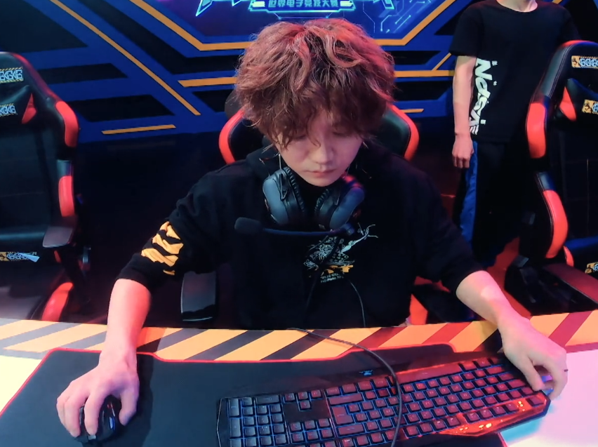 先玩lol再打cf邓超陈赫通过节目劝观众勿忘初心