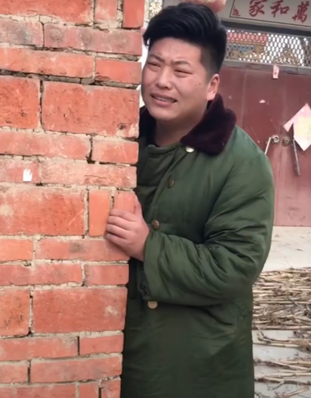 而这段时间,也有几位网红异军突起,像大家熟悉的放羊娃和游三等,可以