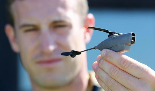 美军黑蜂无人机体型比麻雀还小未来或人手一架