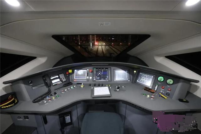 蓝色复兴号cr300af型动车组开始执行昆明至大理动车_腾讯新闻