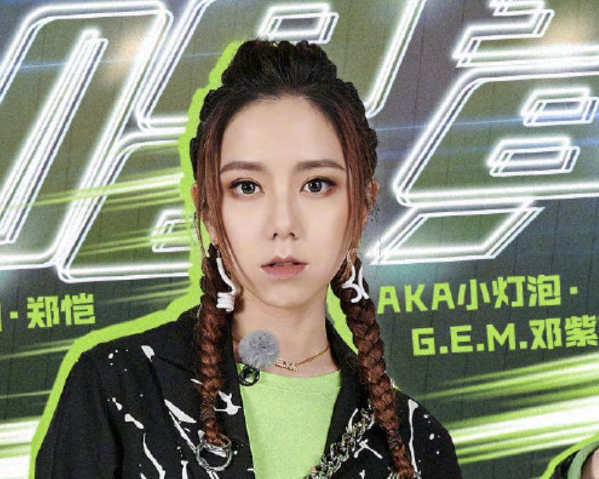《奔跑吧》下一期海报上线,baby乃万同框比美,蔡徐坤才是焦点!