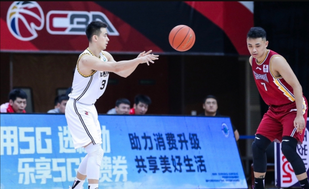 赵继伟晒抢断原帅图片,引发后者"不满":犯规还好意思发出来?