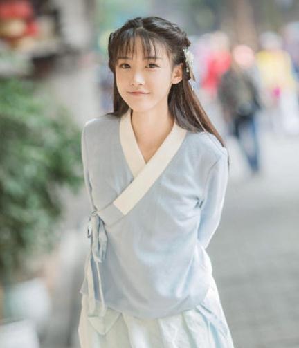 而且半藏森林还混二次元圈子,平时喜欢玩cosplay,特别是她穿汉服的