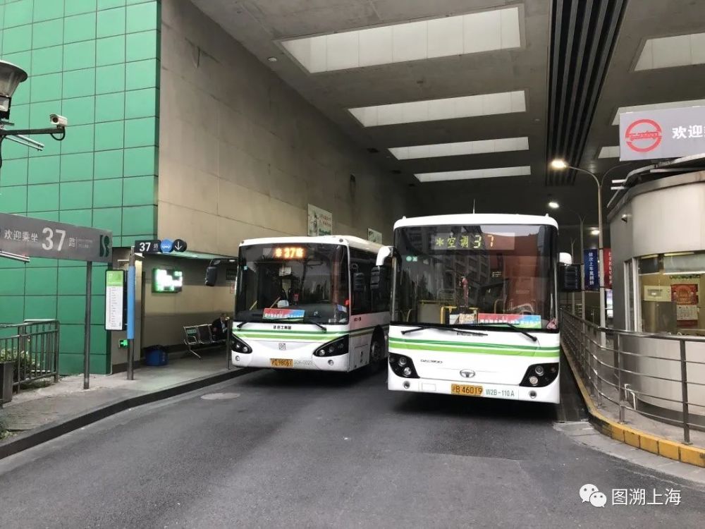 记忆从27路到37路一起登上这辆承载回忆的公交车