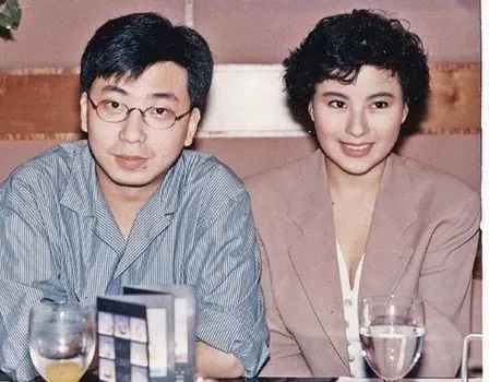 香港的著名填词人林敏骢是特别的旺前妻体质