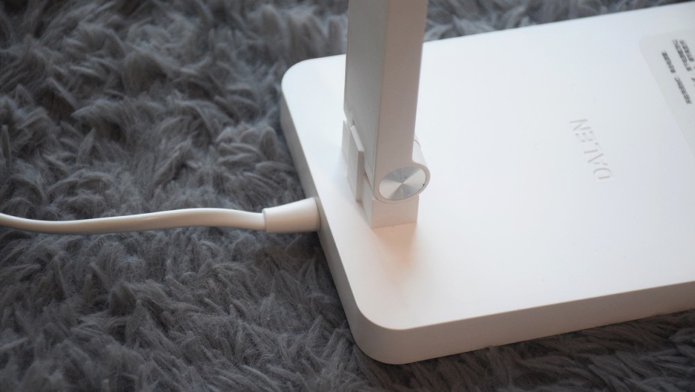 舒适柔光呵护双眸华为智能台灯2i评测