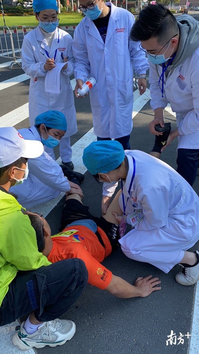 组建全赛道现场救护力量!900多名医疗救助人员护航梅马_腾讯新闻