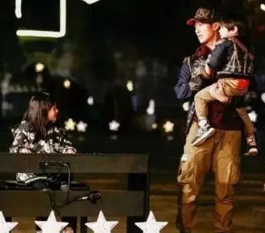 孙俪正式加入琴妈行列晒6岁女儿小花妹妹钢琴演奏