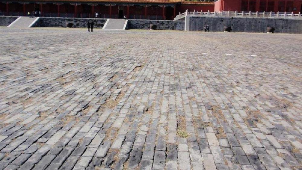故宫的地砖为何叫"金砖墁地?除了工艺,更狠的是朱棣的做法