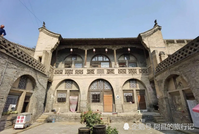 山西临汾师家沟由400多个窑洞构成的晋商大院被称为天下第一村