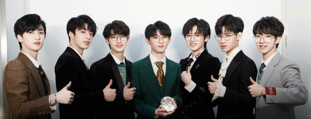 时代少年团开年会李飞用一句话内涵r1se得罪龙丹妮