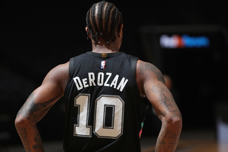 nba 德罗赞：我现在没有想自由球员市场的事 我在思考刚刚的失利