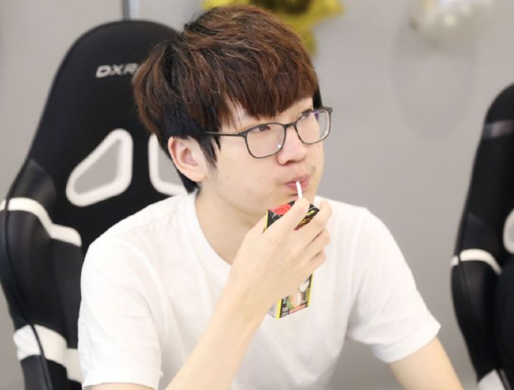 金贡又有好消息了,lpl解说直播说漏嘴,他可能加盟vg